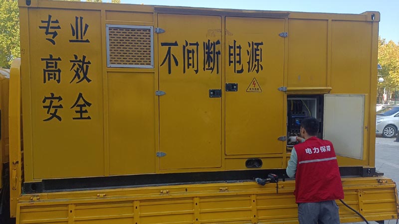 灵山柴油发电机组和UPS电源配合使用时，如何避免切换过程中的电力中断？