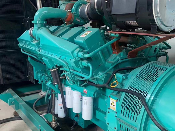 灵山更换100kW柴油发电机组机油时，需要注意哪些事项？